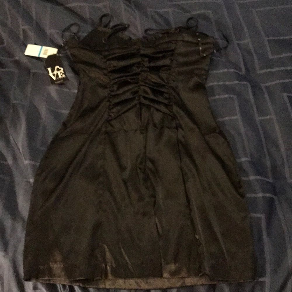 Dress   - Picture 3 of 3